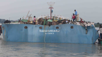 সুগন্ধায় তেলভর্তি জাহাজে বিস্ফোরণ: নিখোঁজ ১ জনের মরদেহ উদ্ধার