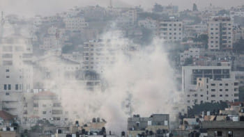 জেনিন শহরে রাতভর ড্রোন হামলার পরের চিত্র। ছবি: রয়টার্স 