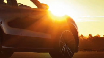 উষ্ণ আবহাওয়ায় গাড়ির এসি প্রায়ই ঠিকমতো কাজ করে না। ছবি: সংগৃহীত প্রতিকী ছবি