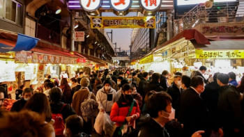 নতুন তথ্য অনুযায়ী, জাপানের মোট জনসংখ্যা ৫ লাখ ১১ হাজার কমে ১২ কোটি ৫৪ লাখ ২০ হাজার হয়েছে। ছবি: রয়টার্স