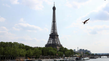 আইকনিক স্থাপনা আইফেল টাওয়ার। ছবি: রয়টার্স
