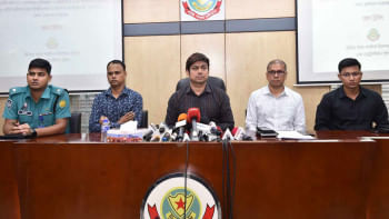 হাইকমান্ডের নির্দেশে ছাত্রদলের নেতাকর্মীরা অবৈধ অস্ত্র সংগ্রহ করছিলেন: ডিবি হাইকমান্ডের নির্দেশে ছাত্রদলের নেতাকর্মীরা অবৈধ অস্ত্র সংগ্রহ করছিলেন: ডিবি