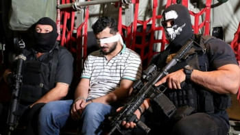 এই হামলার মূল হোতা হিসেবে বিবেচিত ঘাজওয়ান আল-জাউবিকে ইরাকের বাইরের অজ্ঞাত অবস্থান থেকে ২০২১ সালে আটক করা হয়। ছবি: ইরাকের সেনাবাহিনীর টুইটার পেজ থেকে সংগৃহীত