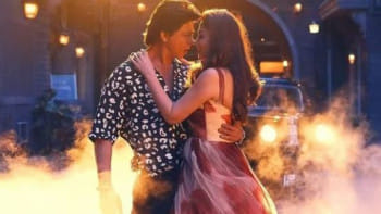 জওয়ান সিনেমার একটি দৃশ্যে শাহরুখ খান ও নয়নতারা। ছবিঃ সংগৃহীত