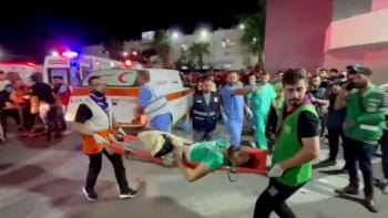 গাজার হাসপাতালে ইসরায়েলি বিমান হামলা, নিহত অন্তত ৫০০