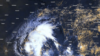 ৬ কিলোমিটার বেগে এগোচ্ছে নিম্নচাপ, কাল থেকে উপকূলীয় এলাকায় ঝরবে বৃষ্টি