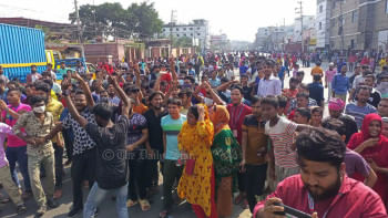 ময়মনসিংহ মহাসড়কে শ্রমিক বিক্ষোভ