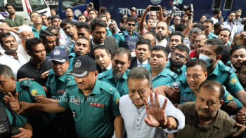 আদালতে আমির খসরু