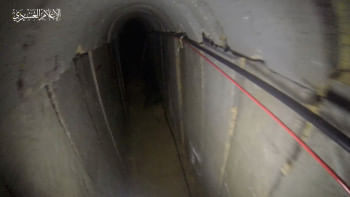 হামাসের প্রকাশ করা এই ছবিতে বেইত হানৌনে তাদের ভূগর্ভস্থ সুড়ঙ্গপথের অংশবিশেষ দেখা যাচ্ছে। ছবি: রয়টার্স