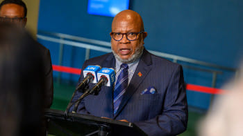 জাতিসংঘের সাধারণ পরিষদের ৭৮তম প্রেসিডেন্ট হিসেবে নির্বাচিত হওয়ার পর সাংবাদিকদের ব্রিফিং দিচ্ছেন ডেনিস ফ্রান্সিস। ফাইল ছবি: জাতিসংঘের আনুষ্ঠানিক ওয়েবসাইট/ম্যানুয়েল এলিয়াস 