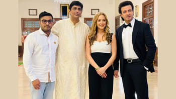 মার্কিন অভিনেত্রী কোর্টনি কফিকে নিয়ে বঙ্গভবনে শাকিব খান