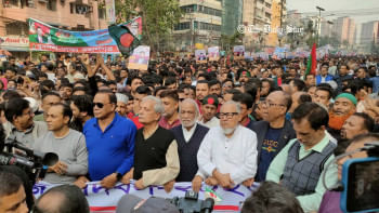 বিএনপির কেন্দ্রীয় কার্যালয়ের সামনে বিজয় দিবসের শোভাযাত্রা 