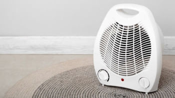 শীত মৌসুমে উষ্ণতা পেতে কিনে ফেলুন স্বল্প বাজেটে একটি ইলেকট্রিক রুম হিটার। প্রতিকী ছবি: সংগৃহীত