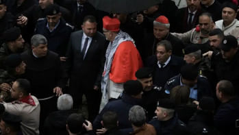 গাজায় লড়াইয়ের পরিপ্রেক্ষিতে জেরুসালেম থেকে বেথলেহেম পর্যন্ত শোভাযাত্রা ছিল সংক্ষিপ্ত। ছবি: ডয়চে ভেলে/মাহমুদ লিয়ান/এপি/ডিপিএ/পিকচার অ্যালায়েন্স