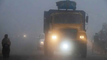 ঘন কুয়াশায় আরিচা ও পাটুরিয়া রুটে ফেরি চলাচল বন্ধ