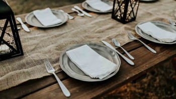 খাবার টেবিলে যেসব শিষ্টাচার মেনে চলা উচিত