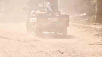 আজ সকালে দূষণে বিশ্বে তৃতীয় ঢাকার বাতাস