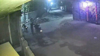 মানিকগঞ্জে ৩০ মিনিটের ব্যবধানে দুই বাসা থেকে দুটি মোটরসাইকেল চুরি