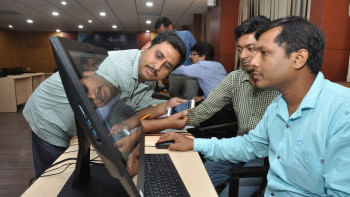 ২০২২ এর তুলনায় ২০২৩ এ বৈশ্বিক সফটওয়্যার ডেভেলপমেন্ট খাতের প্রবৃদ্ধিতে সবচেয়ে বেশি অবদান রেখেছে বাংলাদেশ। প্রতীকী ছবি: স্টার