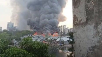 কড়াইল বস্তিতে আগুন