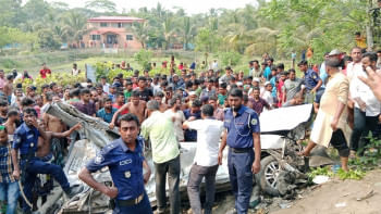 ঝালকাঠিতে সড়ক দূর্ঘটনায় নিহত ১৪ ঝালকাঠিতে সড়ক দূর্ঘটনায় নিহত ১৪