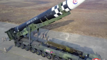 উত্তর কোরিয়ার স্বল্প-পাল্লার ক্ষেপণাস্ত্র হয়োসাং ১১। ফাইল ছবি: রয়টার্স 