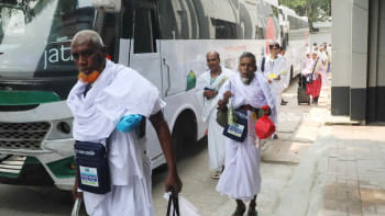 ৪১৫ হজযাত্রী নিয়ে সৌদির পথে প্রথম হজ ফ্লাইট