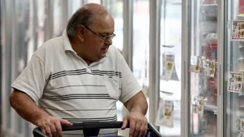 মুদ্রাস্ফীতির সঙ্গে মানিয়ে চলতে হিমশিম খাচ্ছেন আর্জেন্টিনার নাগরিকরা। ফাইল ছবি: রয়টার্স/ডয়চে ভেলে