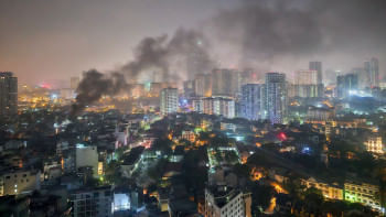 হ্যানয়ের অ্যাপার্টমেন্ট ভবনে অগ্নি দুর্ঘটনায় ১৪ জন নিহত হয়েছেন। ছবি: এএফপি