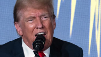 নির্বাচনী প্রচারণায় ডোনাল্ড ট্রাম্প। ছবি: এএফপি