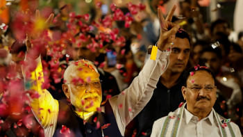 ভোট গণনা শেষে বিজেপি কার্যালয়ে নরেন্দ্র মোদি। ছবি: রয়টার্স