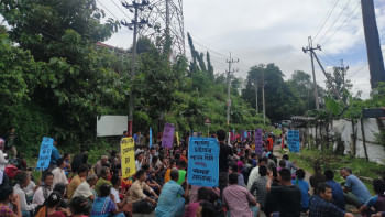 রাঙ্গামাটি-চট্টগ্রাম মহাসড়ক অবরোধ করে বিক্ষোভ করে ইউনাইটেড পিপলস ডেমোক্রেটিক ফ্রন্ট (ইউপিডিএফ) সমর্থিত তিন সংগঠনের নেতাকর্মীরা