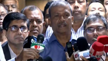 গণঅভ্যুত্থানের বিপক্ষে সুপ্রিম কোর্টকে দাঁড় করানোর চেষ্টা করা উচিত না: আসিফ নজরুল