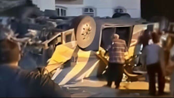 ইরানের ইয়াজদ শহরে বাস দুর্ঘটনায় ৩৫ পাকিস্তানি নিহত। ছবি: ডন