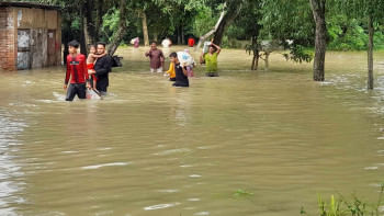 গোমতী নদীর বাঁধ ভেঙে বুড়িচংয়ে ৭০ গ্রাম প্লাবিত, উদ্ধারে প্রয়োজন সহায়তা গোমতী নদীর বাঁধ ভেঙে বুড়িচংয়ে ৭০ গ্রাম প্লাবিত, উদ্ধারে প্রয়োজন সহায়তা