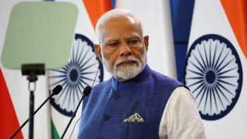 ওয়ারশতে সংবাদ সম্মেলনে ভারতের প্রধানমন্ত্রী মোদি। ছবি: রয়টার্স