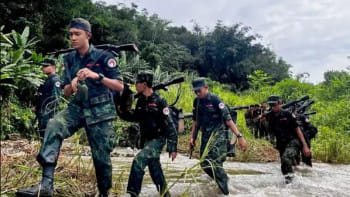টহল দিচ্ছেন আরাকান আর্মির সদস্যরা। ফাইল ছবি: রয়টার্স
