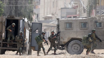 পশ্চিম তীরের তুলকারেম শহরে ইসরায়েলি সেনাবাহিনীর অভিযান। ছবি: এএফপি