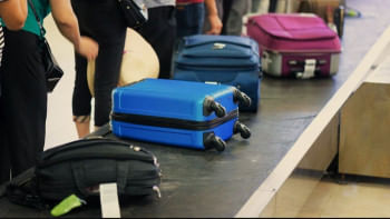 বিমানবন্দরের কনভেয়ার বেল্ট। প্রতীকী ছবি: সংগৃহীত