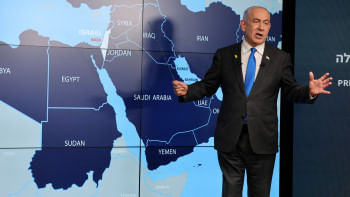 সংবাদ সম্মেলনে সাংবাদিকদের ব্রিফিং দিচ্ছেন নেতানিয়াহু। ছবি: রয়টার্স