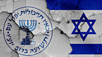 ইসরায়েলি পতাকা ও মোসাদের লোগো। ছবি: সংগৃহীত