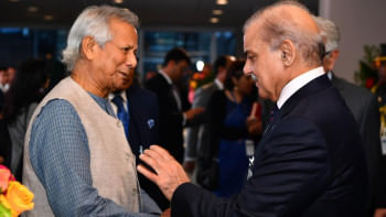 Mehmonxonadagi yashirin kamera farrosh ayolni sikish