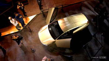 ২০২৬ সালে বাজারে আসছে ২ দরজা বিশিষ্ট সাইবারক্যাব। ছবি: রয়টার্স