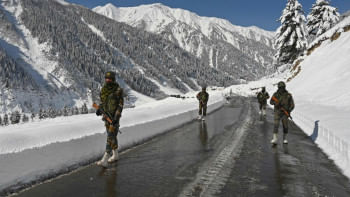 ভারত-চীন সীমান্তের ভারতের সেনা সদস্য। ফাইল ছবি: রয়টার্স