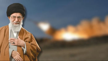 ইসরায়েলের বিরুদ্ধে হামলা চালানো প্রস্তুতি নিতে বলেছেন খামেনি। ছবি: এএফপি/রয়টার্স 