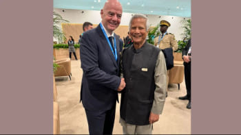 ইনফান্তিনো ও ড. ইউনূস। ছবি: ইউএনবি