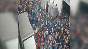 মোজাম্বিকের মাপুতোর কেন্দ্রীয় কারাগার থেকে ১,৫০০ কয়েদি পালিয়েছেন। ছবি: ভিডিও থেকে স্ক্রিণশট/এক্স