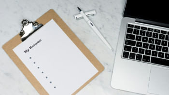 চাকরি পেতে