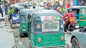 সিএনজি চালিত অটোরিকসা। প্রতীকী ছবি: স্টার