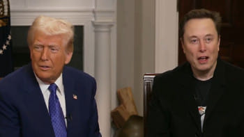 ফক্স নিউজের সাক্ষাৎকারে মাস্ক-ট্রাম্প। ছবি: ভিডিও থেকে স্ক্রিণশট